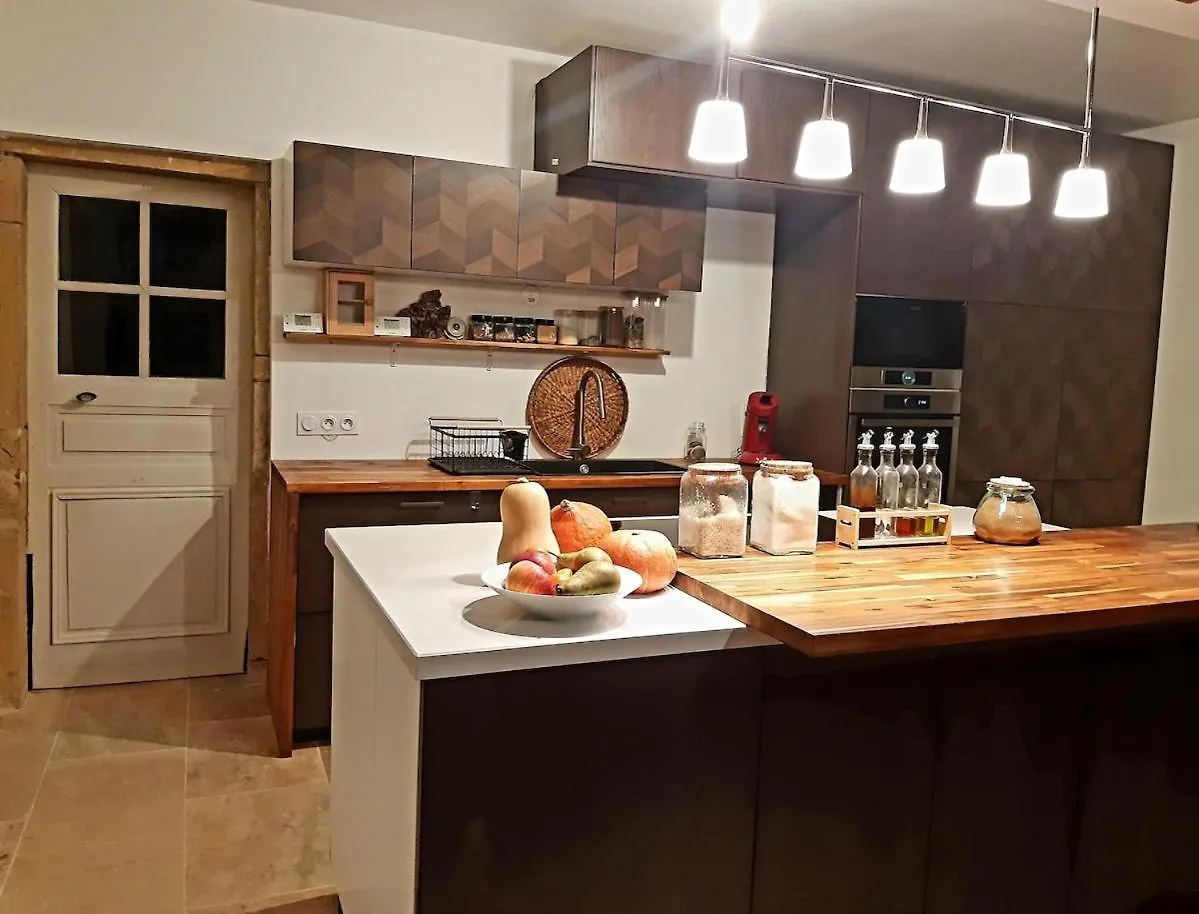 Jarnioux Maison Medievale Beaujolaise 17E Siecle Authenticite Calme